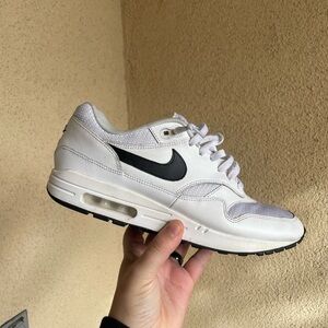 Nike airmax 1 white and Black🔥